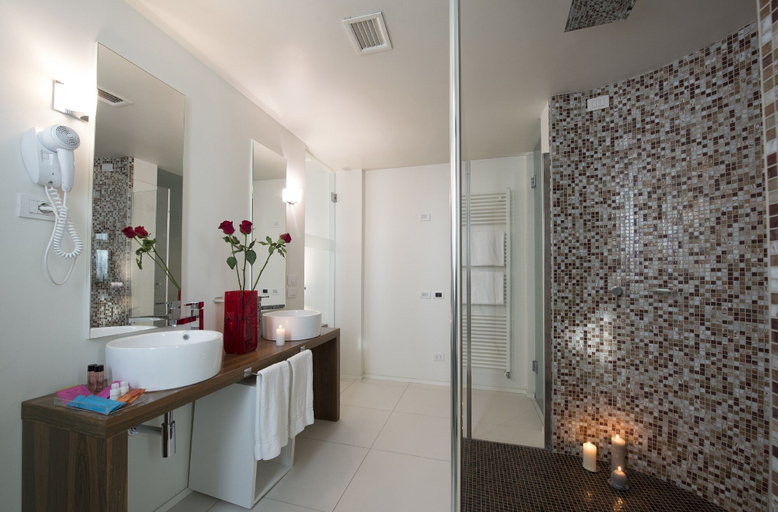 Bathroom 5, MO.OM Hotel, Varese