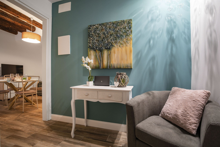 Lobby sitting area, Dorsoduro Suite 1241 by Wonderful Italy, Venezia