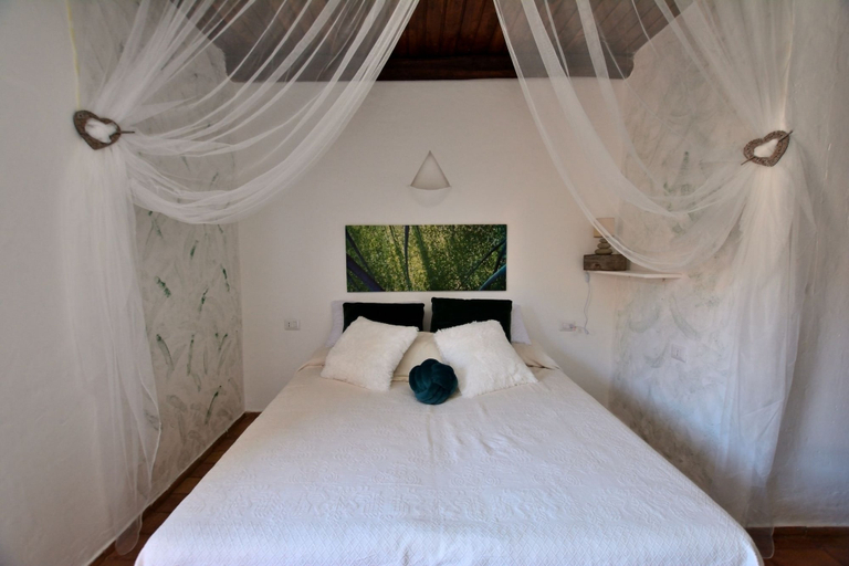 Room 2, Bloom 38, Olbia-Tempio