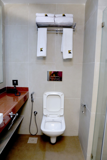 Bathroom 4, Hotel Mumbai House, Mumbai Suburban