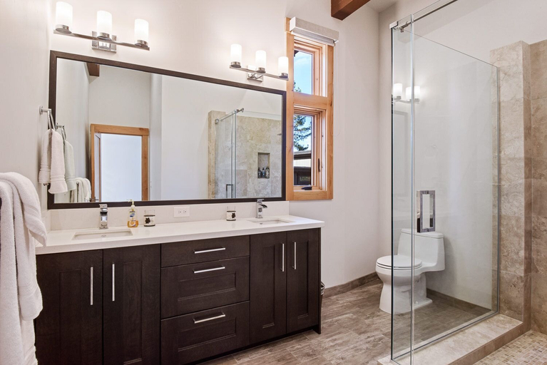Bathroom 4, Henness House, Nevada