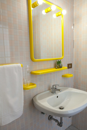 Bathroom 5, Hotel Umberto, Venezia