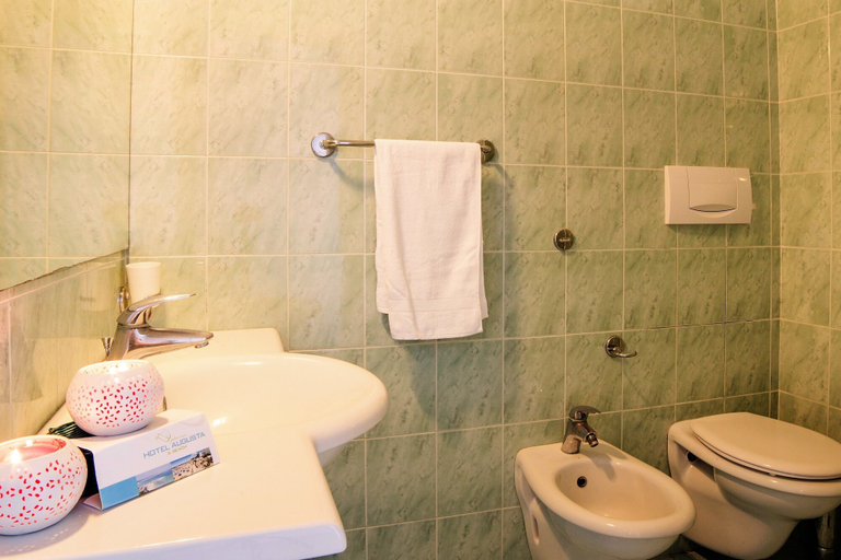 Bathroom 3, Hotel Augusta, Pesaro E Urbino