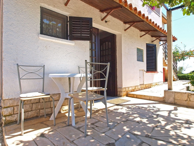 Others 5, Apartment 939, Marčana