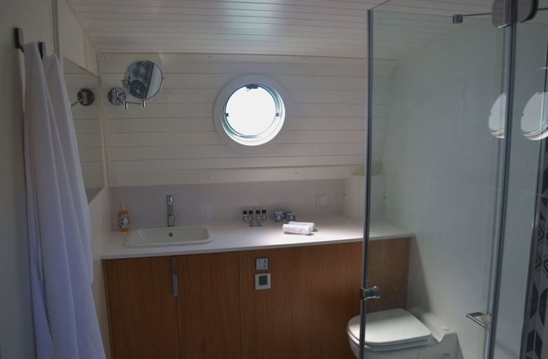 Bathroom 3, Tagus Marina - Houseboat, Lisbon