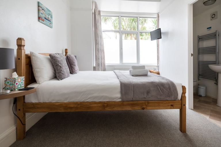 Bedroom 2, Oasis House, Cornwall