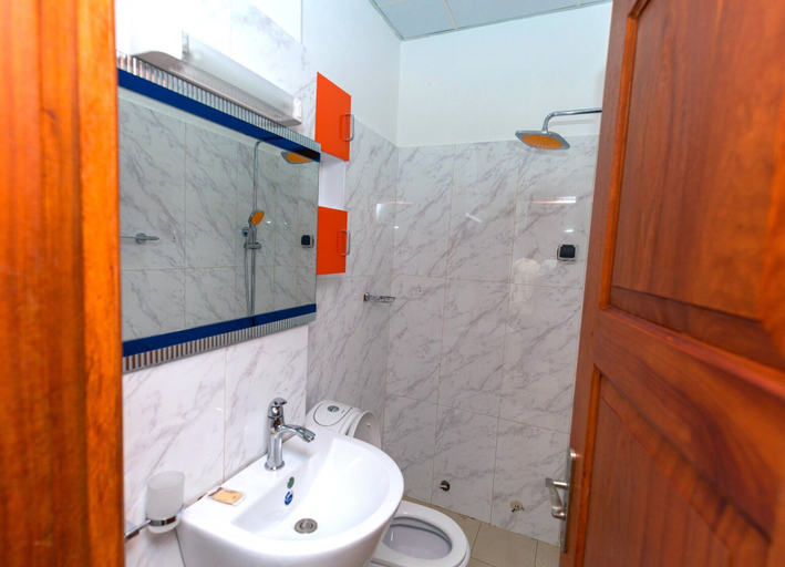 Bathroom 3, Residence Haziel, Cotonou