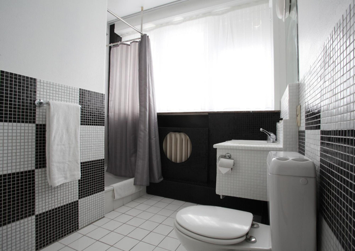 Bathroom 5, Hotel La Royale, Vlaams Brabant