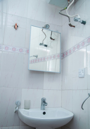 Bathroom 4, Sugarland Hotel & Suites, Alimosho