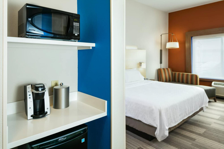 Bedroom 5, Holiday Inn Express & Suites MEDFORD, Jackson