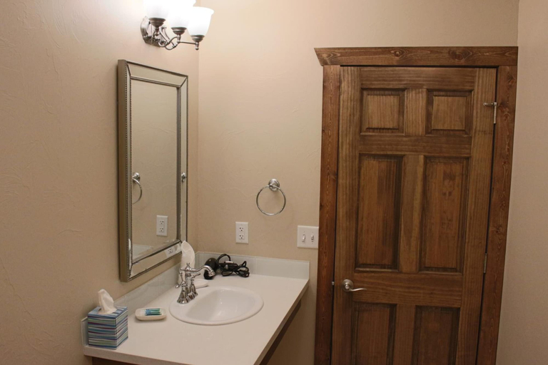 Bathroom 3, Twisters Bed and Breakfast, Platte
