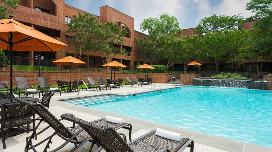 Sport & Beauty 2, DoubleTree Suites by Hilton Charlotte - SouthPark, Mecklenburg