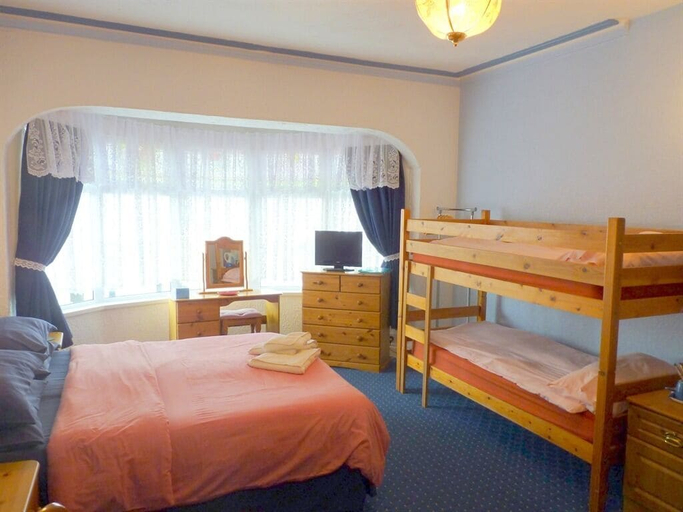 Bedroom 5, Arendale Hotel, Blackpool