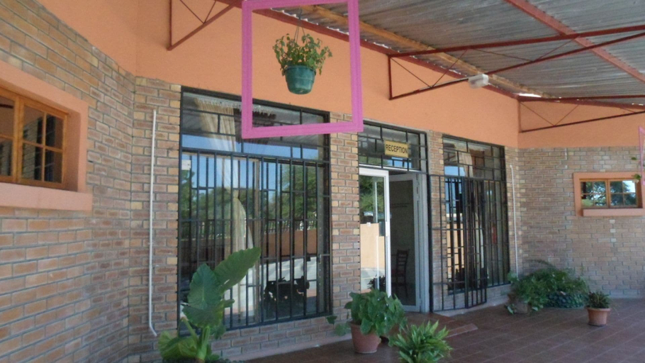 Exterior & Views 2, Kamore Guest Inn, Ngamiland West