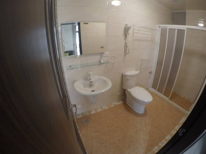 Bathroom 2, CAPYBARA Hostel, Penghu