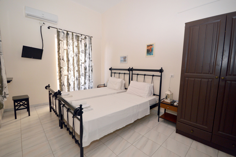 Bedroom 4, Koukounari Rooms, Attica