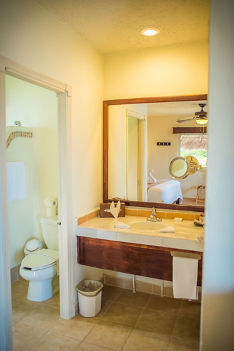 Bathroom 5, Petit Lafitte Beachfront Hotel & Bungalows, Cozumel