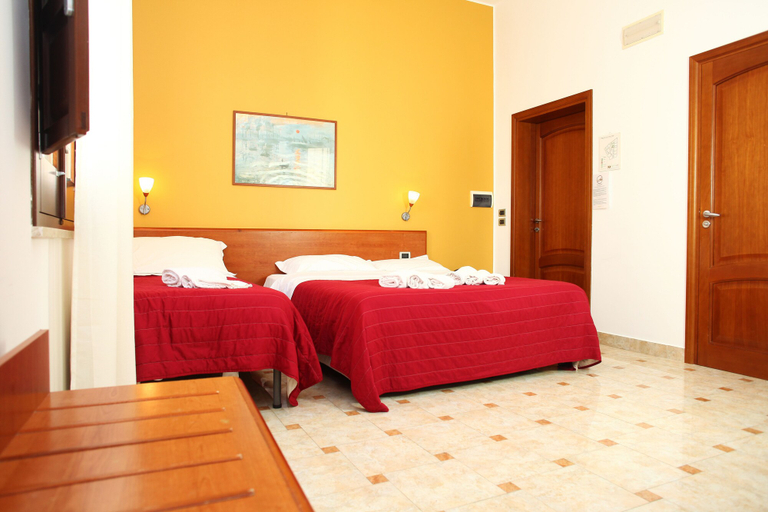 Bedroom 3, Albergo Maccotta, Trapani