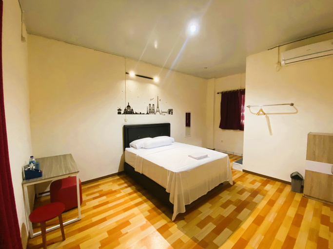 IVI Hotel Room Type - Deluxe room with a Queen Bed
