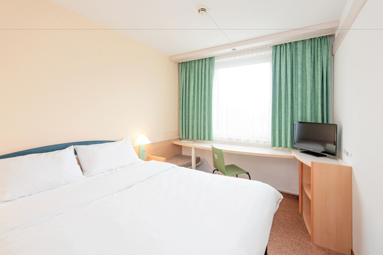 Bedroom 3, ibis Paderborn City, Paderborn