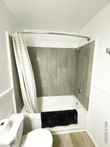 Bathroom 4, Lincoln Inn Fredericton, York