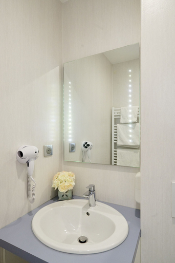 Bathroom 3, Hôtel Duquesne, Loire-Atlantique