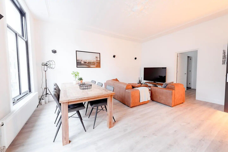 Others 3, LVM Stays, The Hague