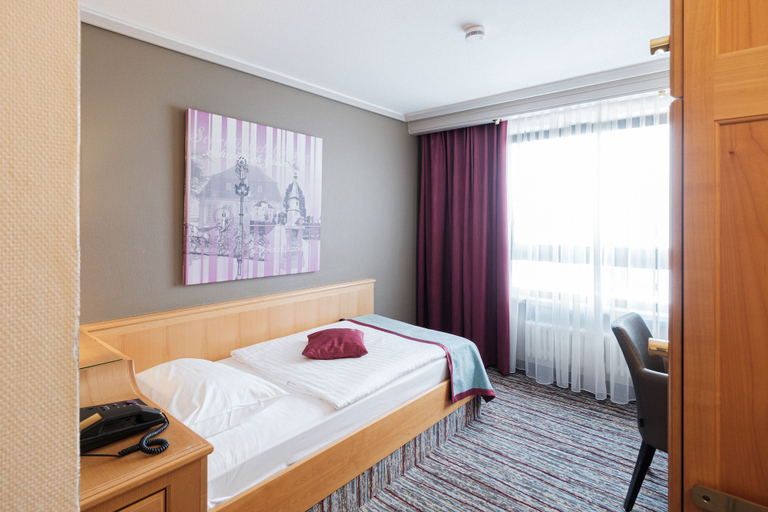 Bedroom 4, Das Pelikan Hotel Schwäbisch Gmünd, Ostalbkreis