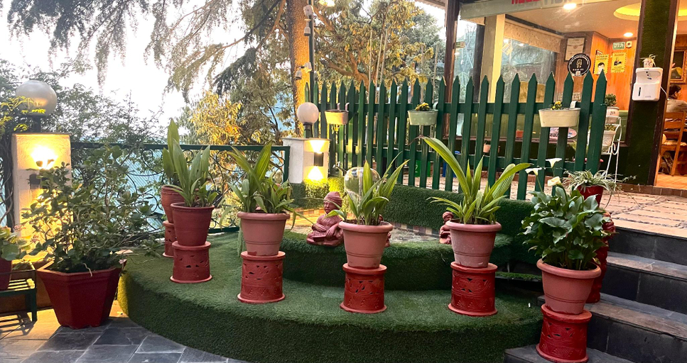 Public Area 3, Hotel Mongas, Chamba