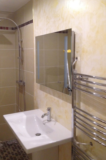 Bathroom 4, Citotel Le Mirage, Bouches-du-Rhône