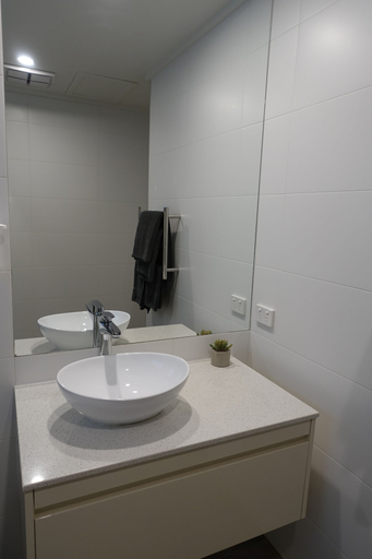 Bathroom 3, Beachfront Motel, Colac-Otway - South
