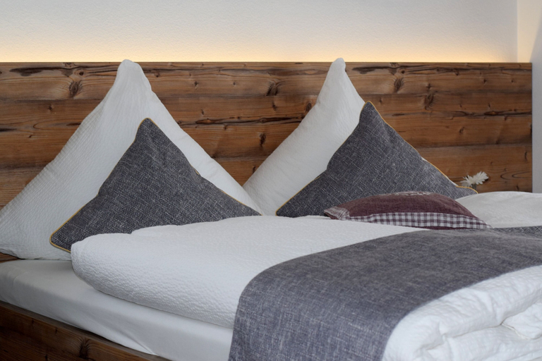 Bedroom 4, Stempfle's Landgasthof Zum Kreuz, Ostalbkreis