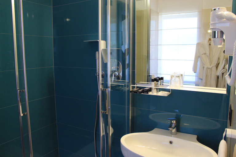 Bathroom 5, Hotel De La Ville Avellino, Avellino