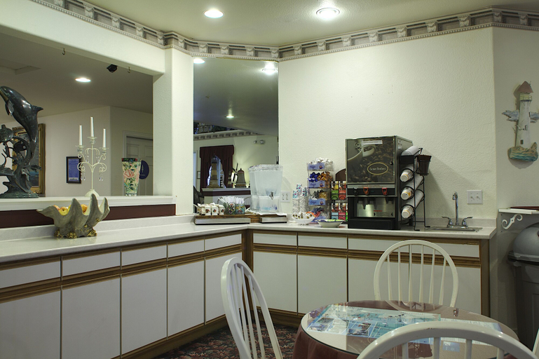 Others 5, Lighthouse Inn, Del Norte