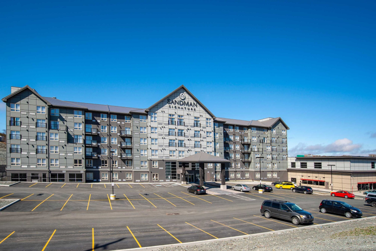 Exterior & Views