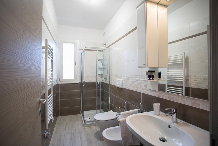 Bathroom 3, Residence Mar Mediterraneo, Cagliari