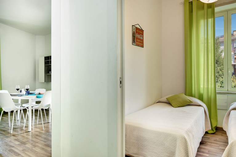 Bedroom 3, Loving Times Apartment, Napoli