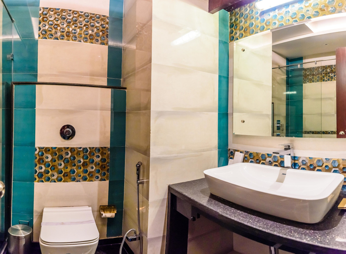 Bathroom 4, Konark Grand Hotel, Mirzapur