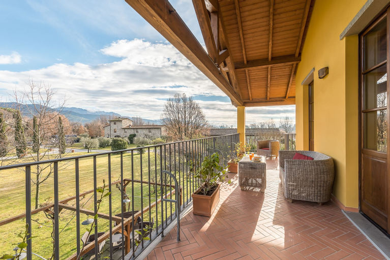 Exterior & Views 14