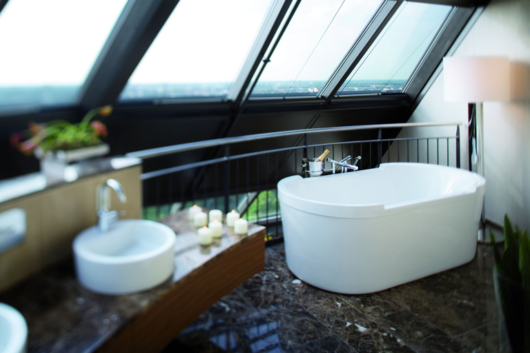 Bathroom 5, Mövenpick Hotel Hamburg, Hamburg