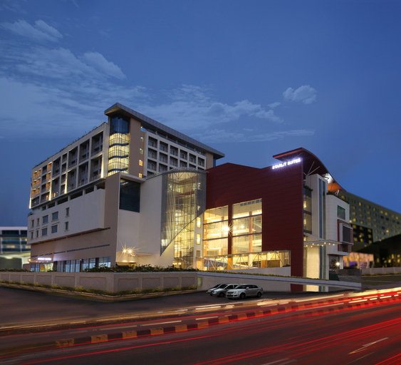 Exterior & Views