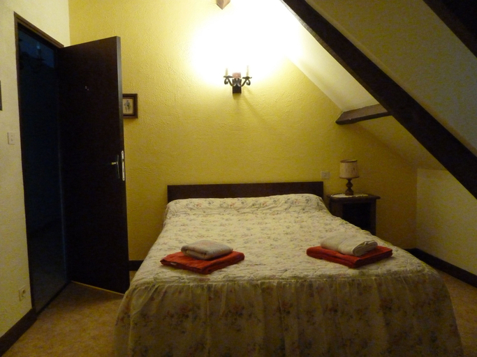 Bedroom 2, Domaine des Garennes, Dordogne