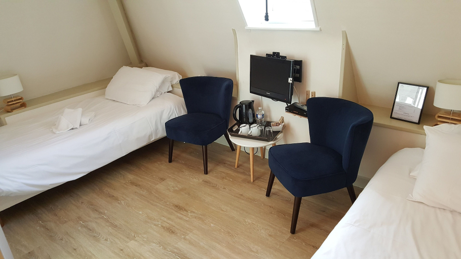 Bedroom 3, Castel Bayeux Guesthouse, Calvados
