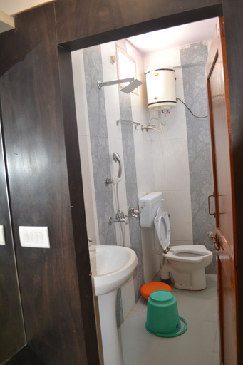 Bathroom 3, Hotel Satpura Safari, Hoshangabad