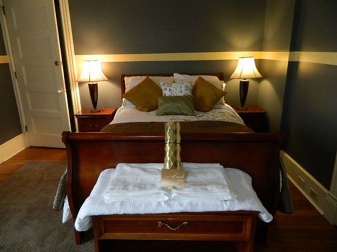 Bedroom 2, The Queen of the Catskills B&B, Delaware