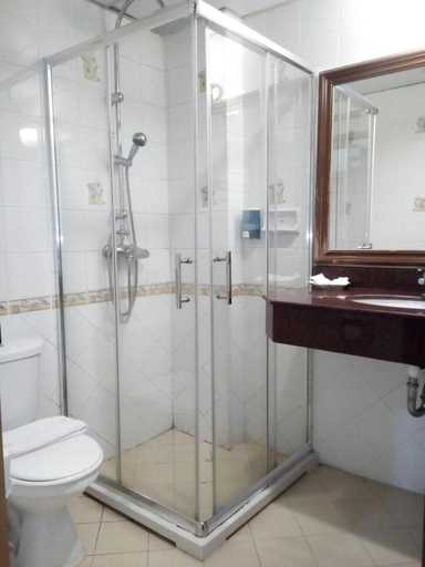 Bathroom 4, Seaview Sriracha Hotel, Si Racha