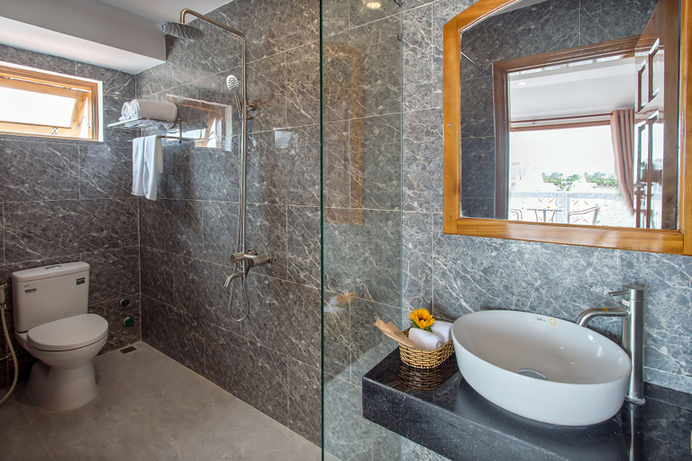 Bathroom 4, Hoi An Vi Khoa Villa, Da Nang