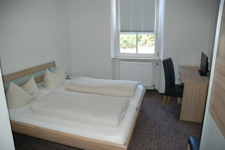 Bedroom 2, Hotel Kurfürst, Germersheim