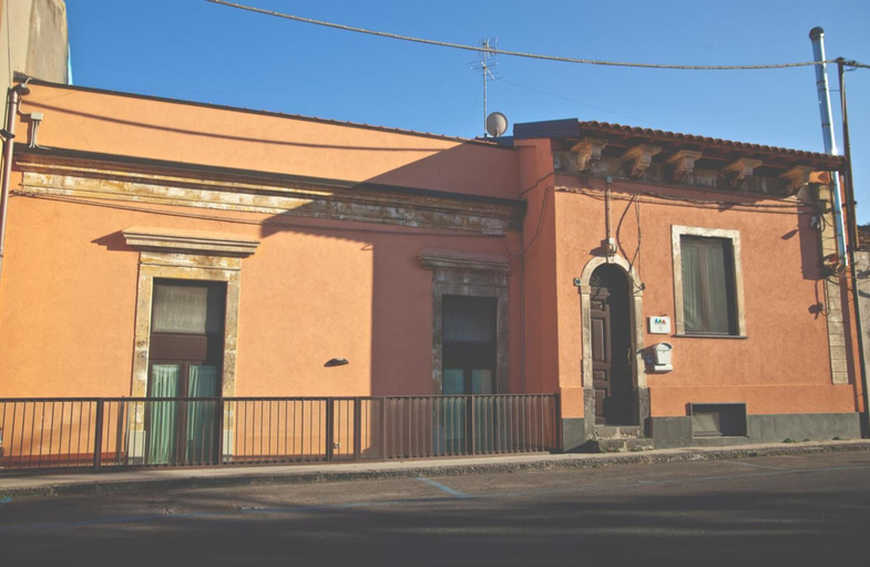 Exterior & Views 2, La Scivola Rooms, Catania