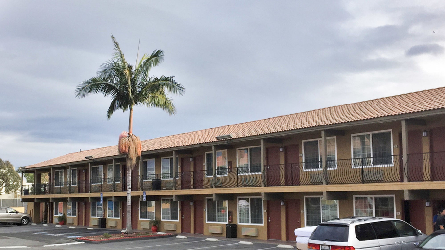 Exterior & Views 2, Motel 6 San Diego, CA - Southbay, San Diego